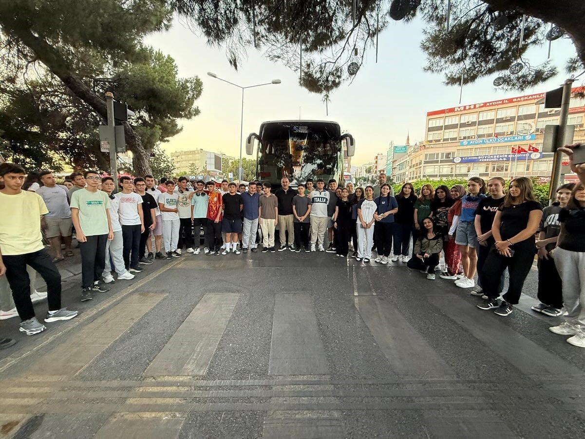 Aydın’dan 64 öğrenci gençlik kamplarına uğurlandı