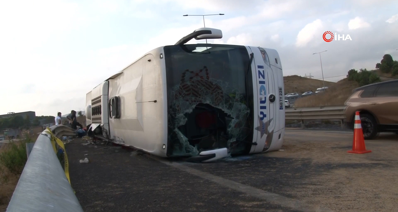 Kuzey Marmara Otoyolu’nda yolcu otobüsü devrildi: 3 ölü, 20 yaralı
