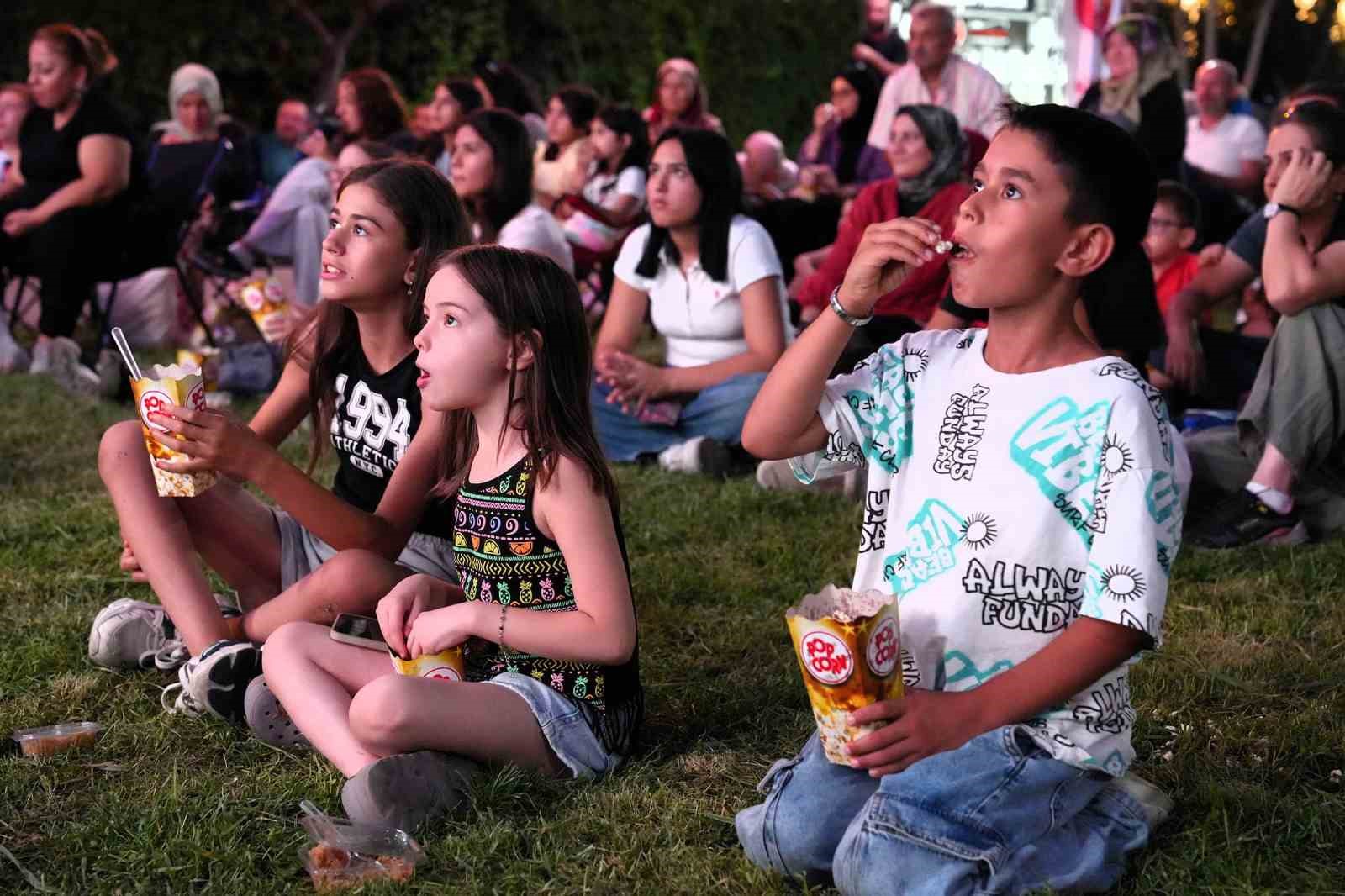 Ankara’da yaz akşamları Yeşilçam sinemaları ile vatandaşlarla buluştu