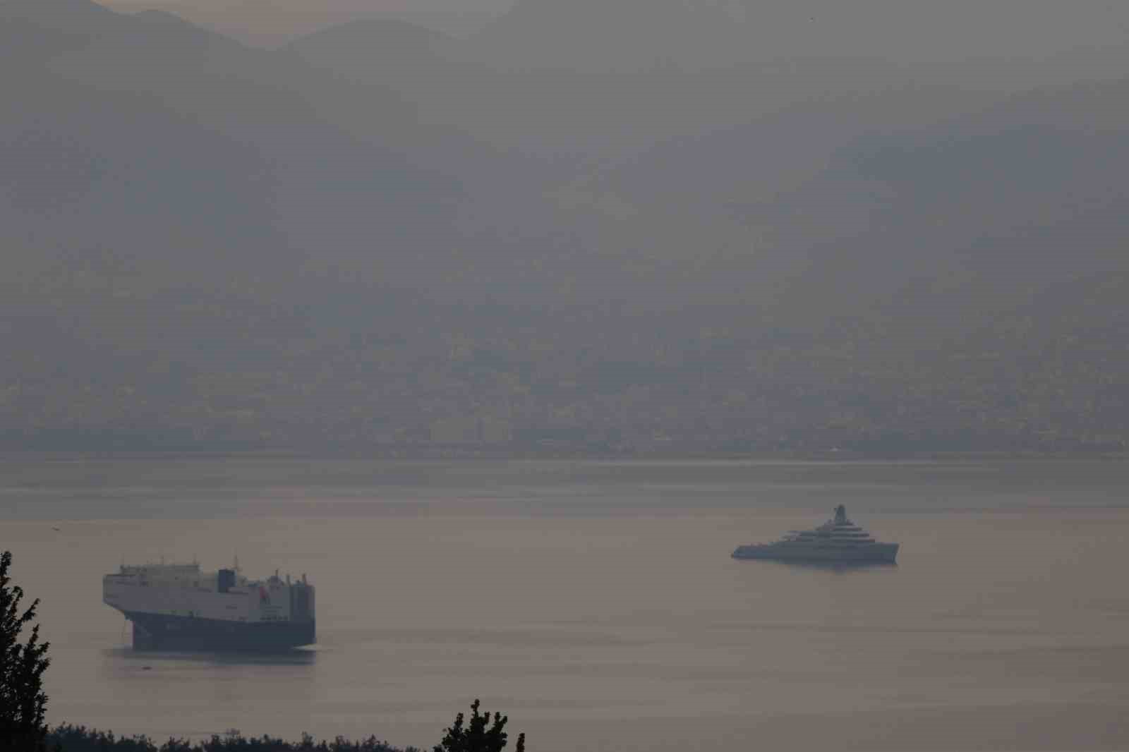 Dünyanın en büyükleri arasında, İzmit Körfezi’ne demir attı
