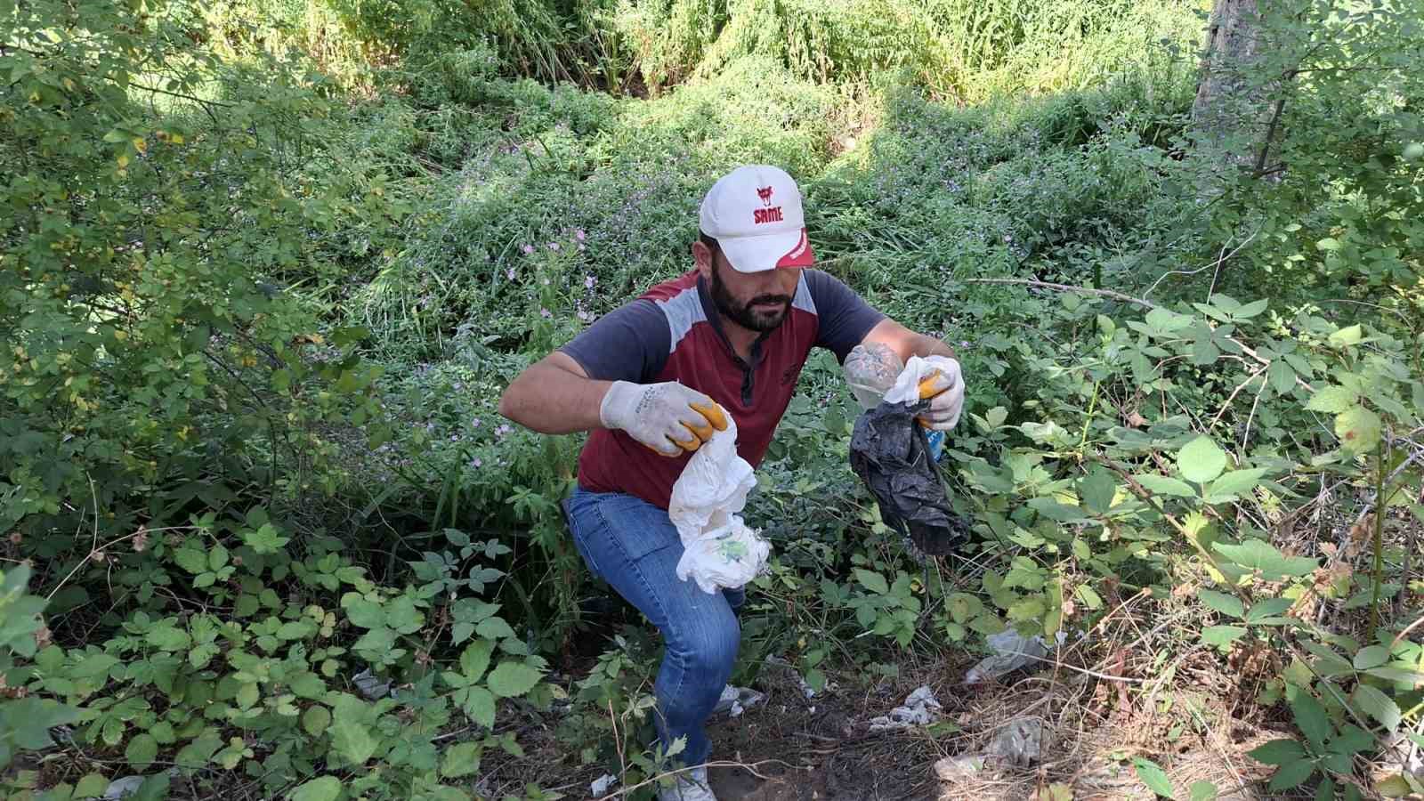 Simav Gölcük Yaylasına piknikçilerin attığı çöpler 