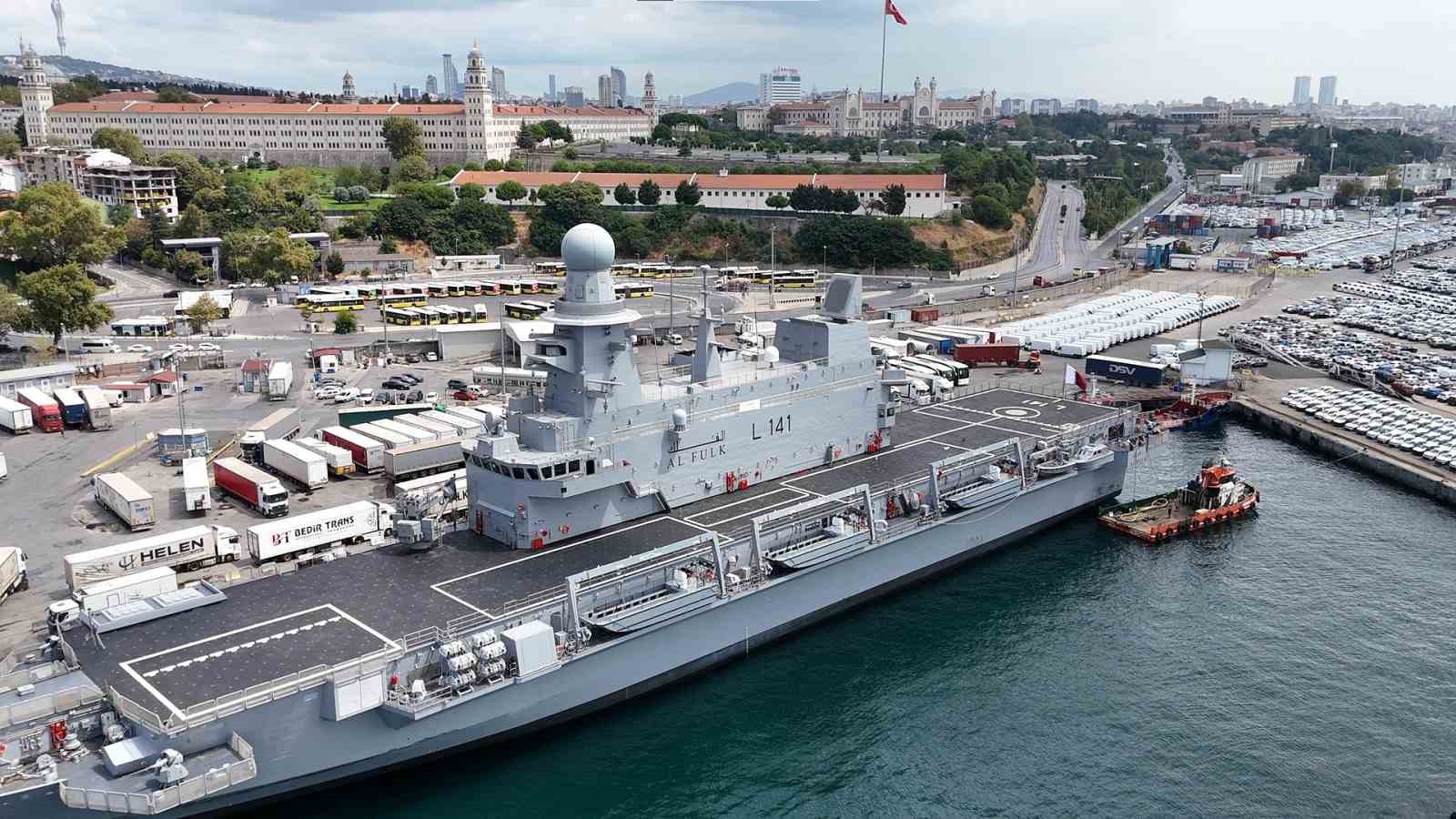 Katar donanmasının amfibi gemisi 