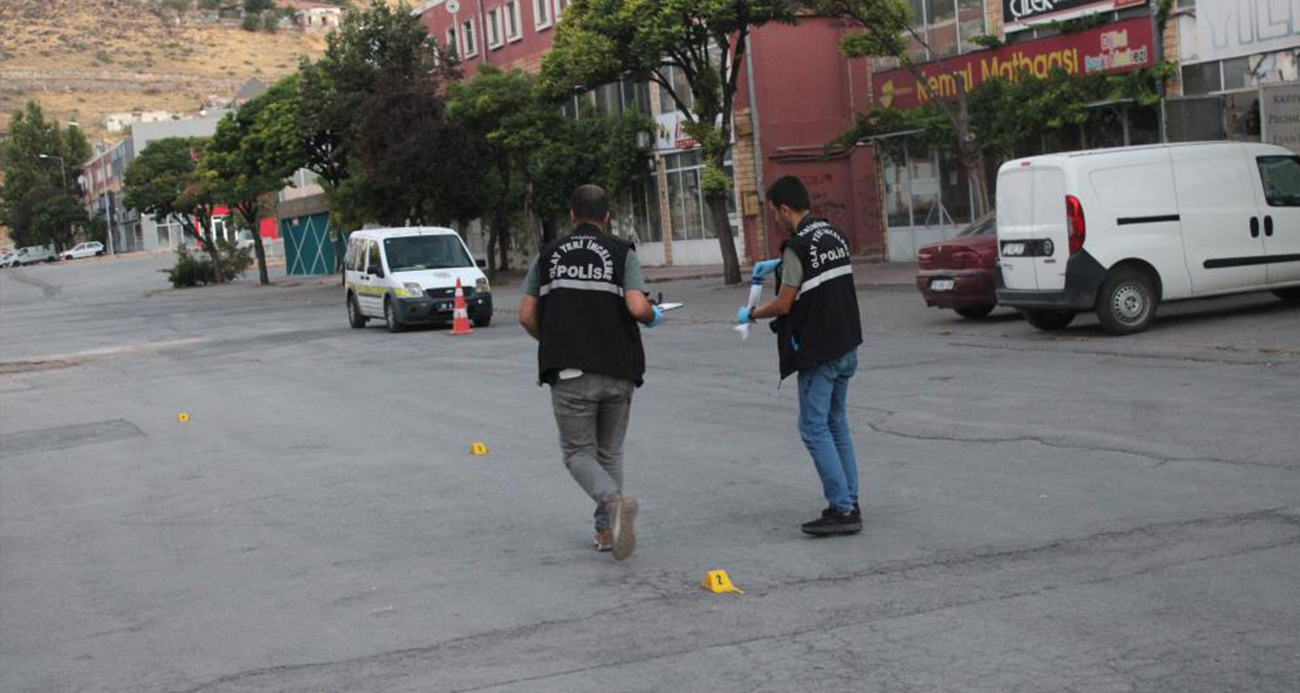 Alkolün sonu kötü bitti, aracına kurşun yağdırdılar