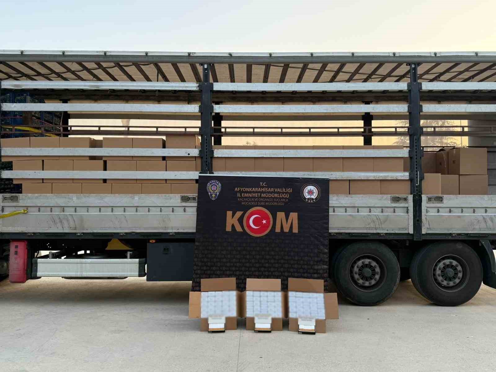 Tırda 4 milyon 300 bin adet bandrolsüz boş makaron ele geçirildi