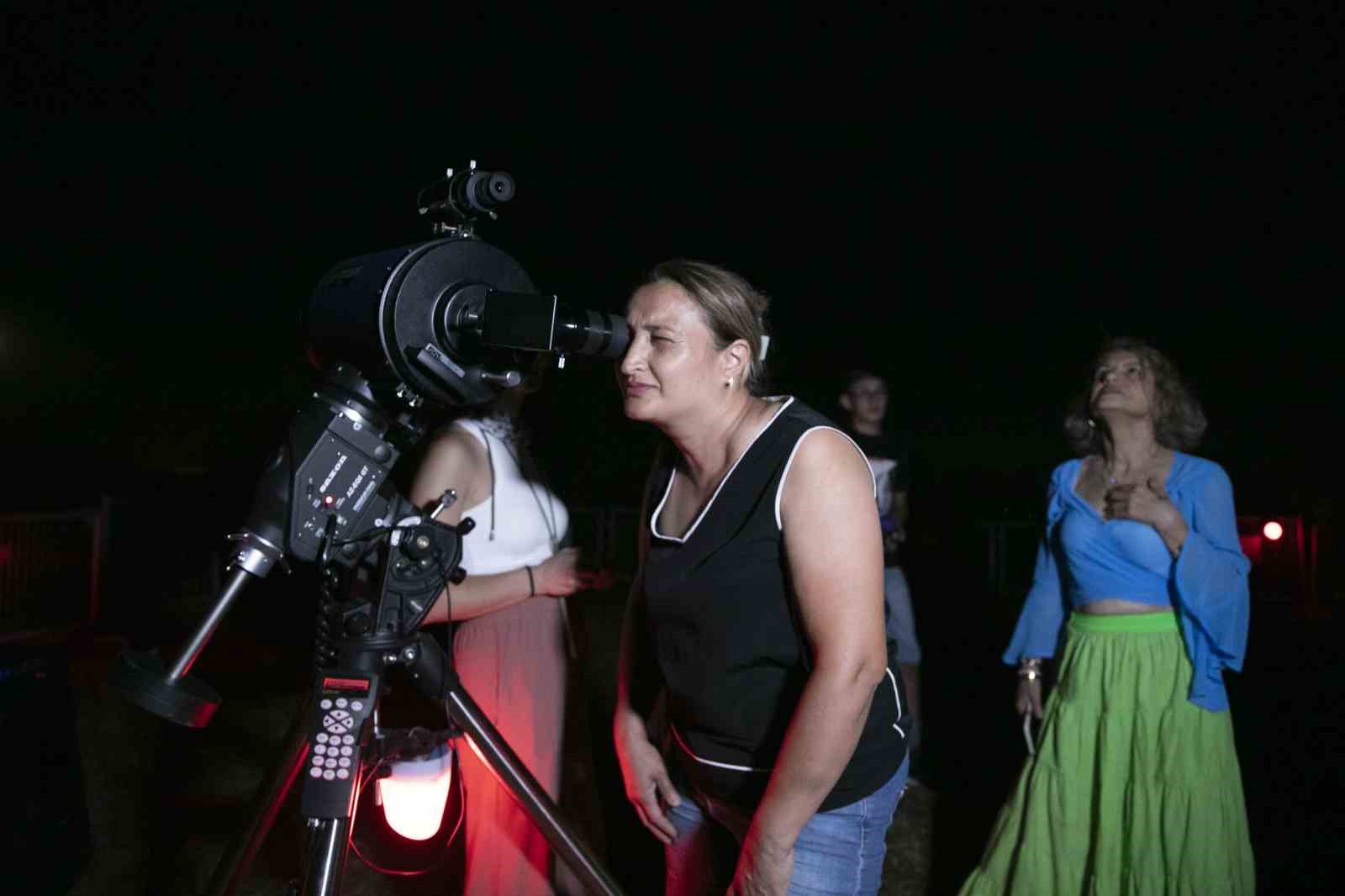 Mersinliler, meteor yağmurunu gözlem şenliğinde izledi