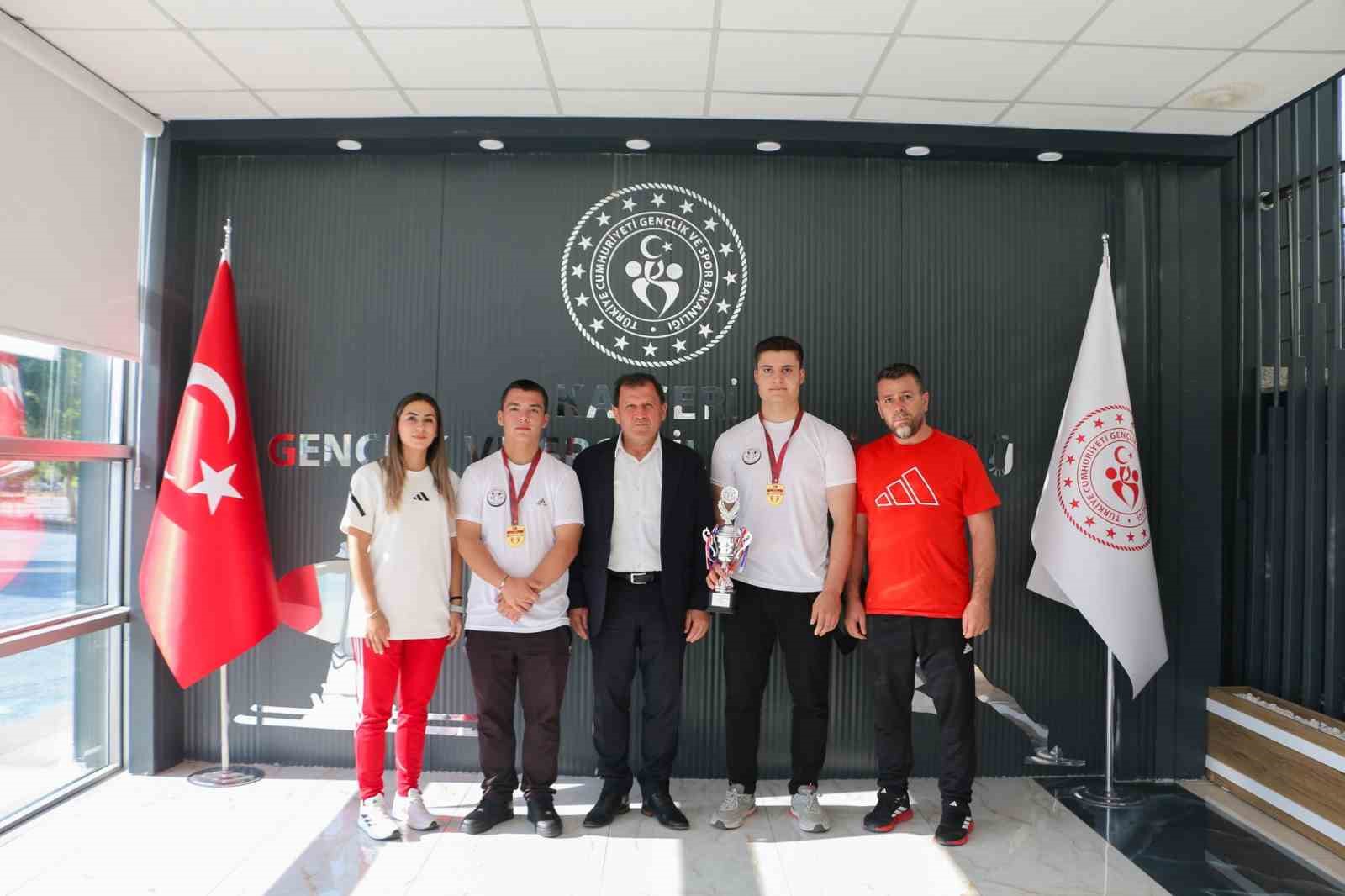 Şampiyon sporculardan Kabakcı’ya ziyaret