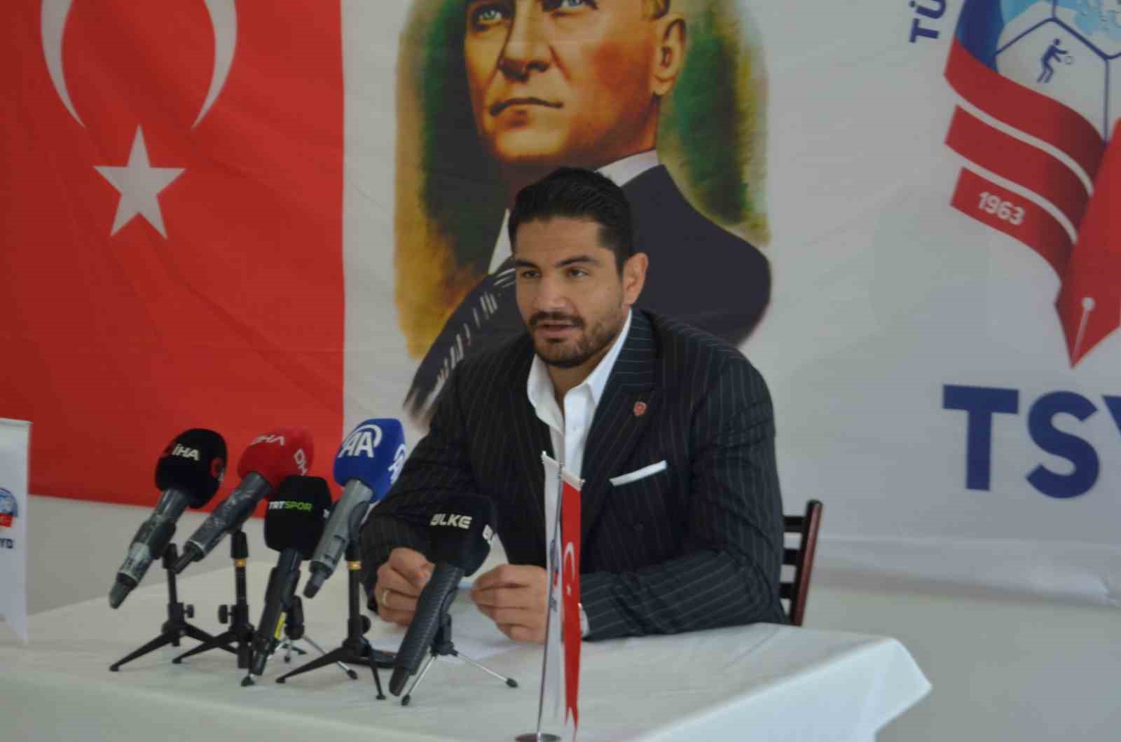 Taha Akgül: 