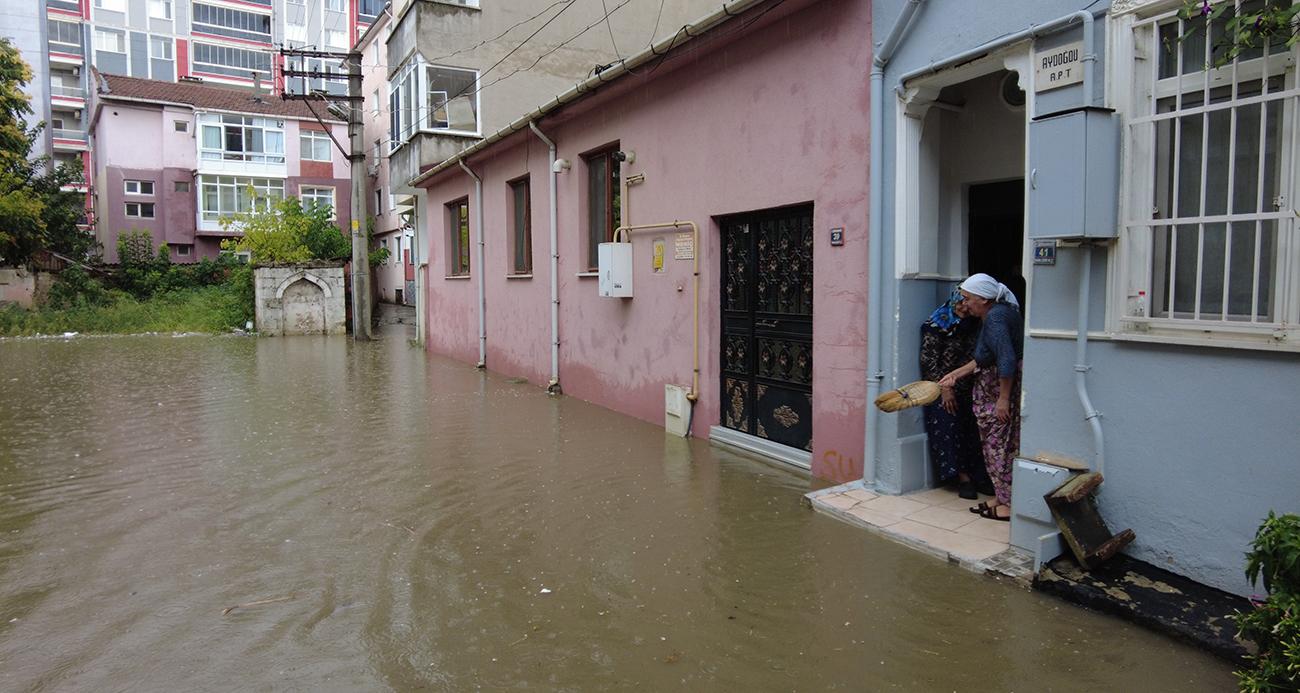 Edirne’de yollar göle döndü