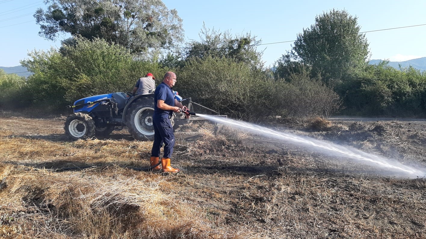 Bolu’da otluk alandaki yangın büyümeden söndürüldü: Su şişeleriyle müdahale ettiler