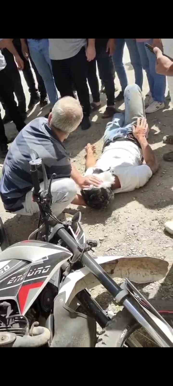 Muş’ta motosiklet ile otomobil çarpıştı: 2 yaralı