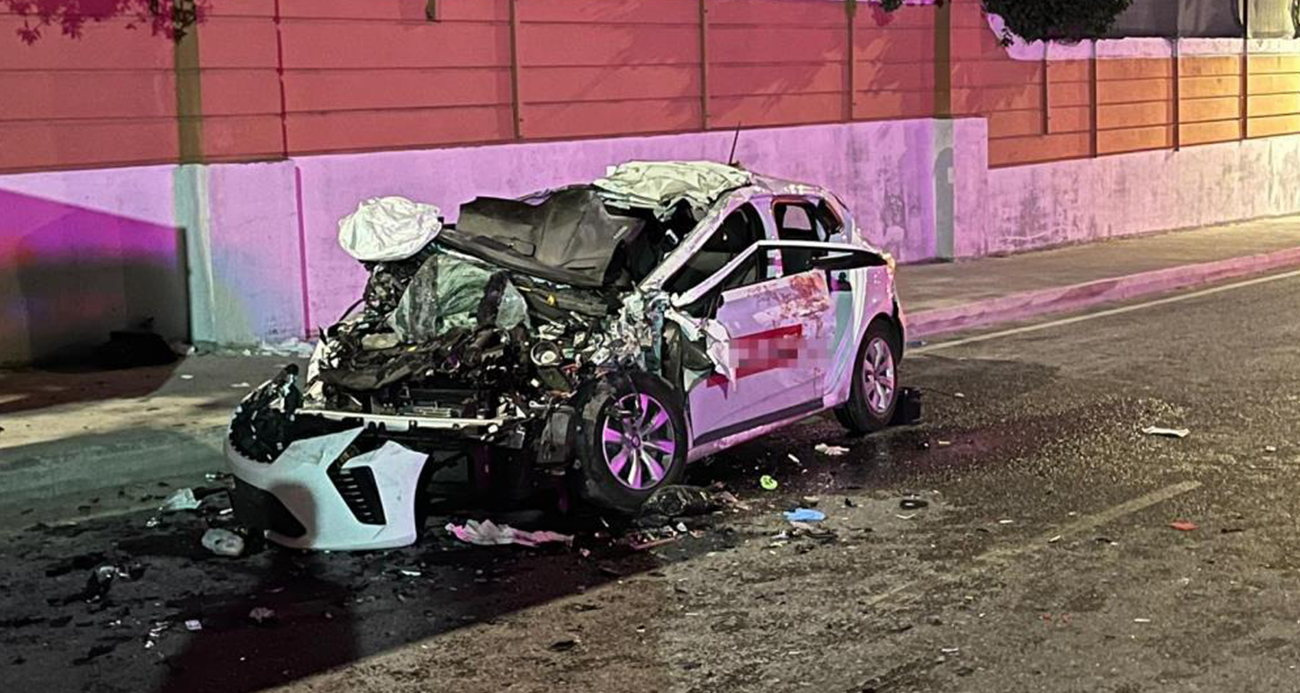 Büyükçekmece’de otomobil, TIR’a arkadan çarptı : 1 ölü, 4 yaralı