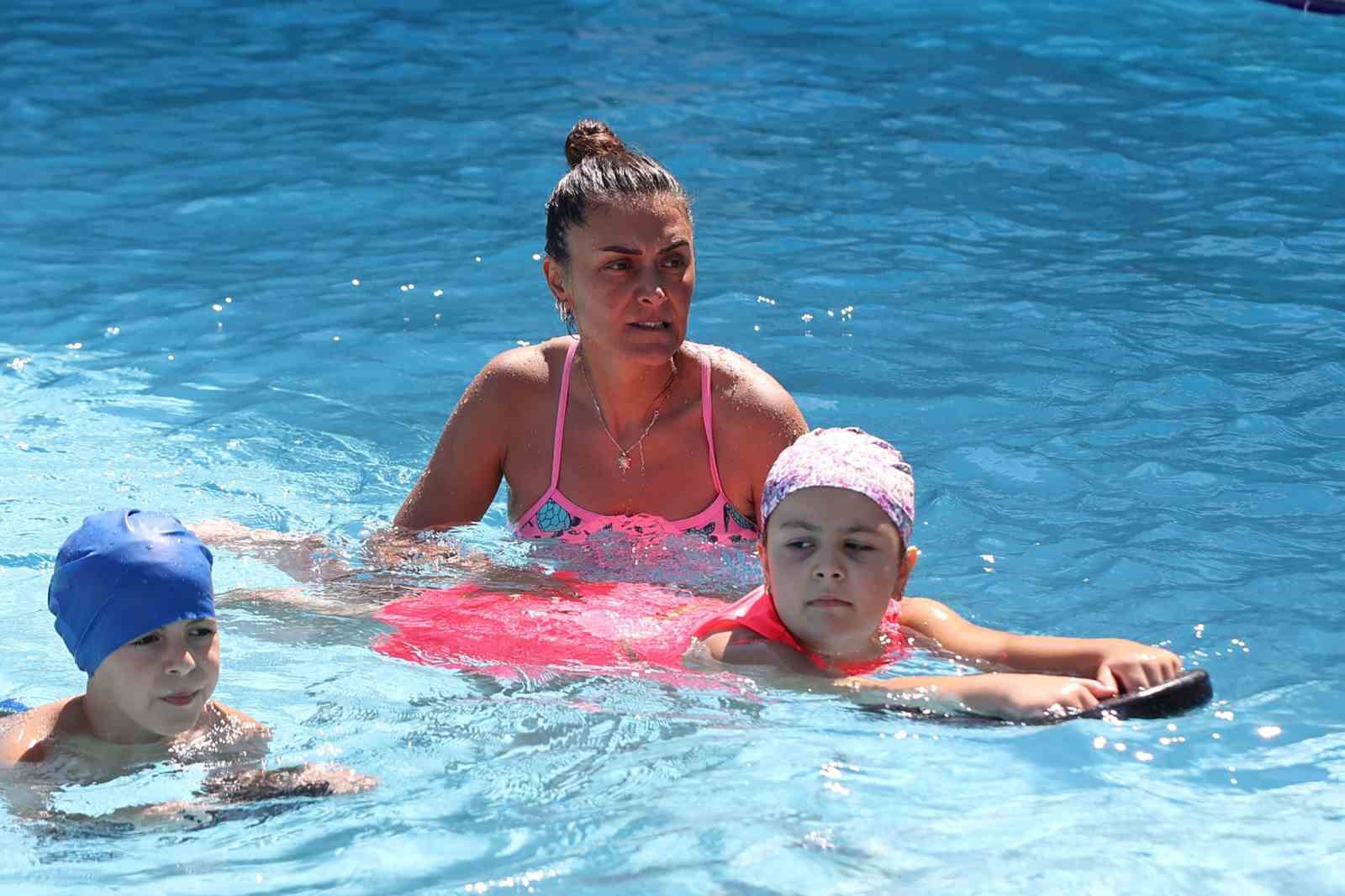 Büyükşehir’den çocuklara ücretsiz yüzme kursu