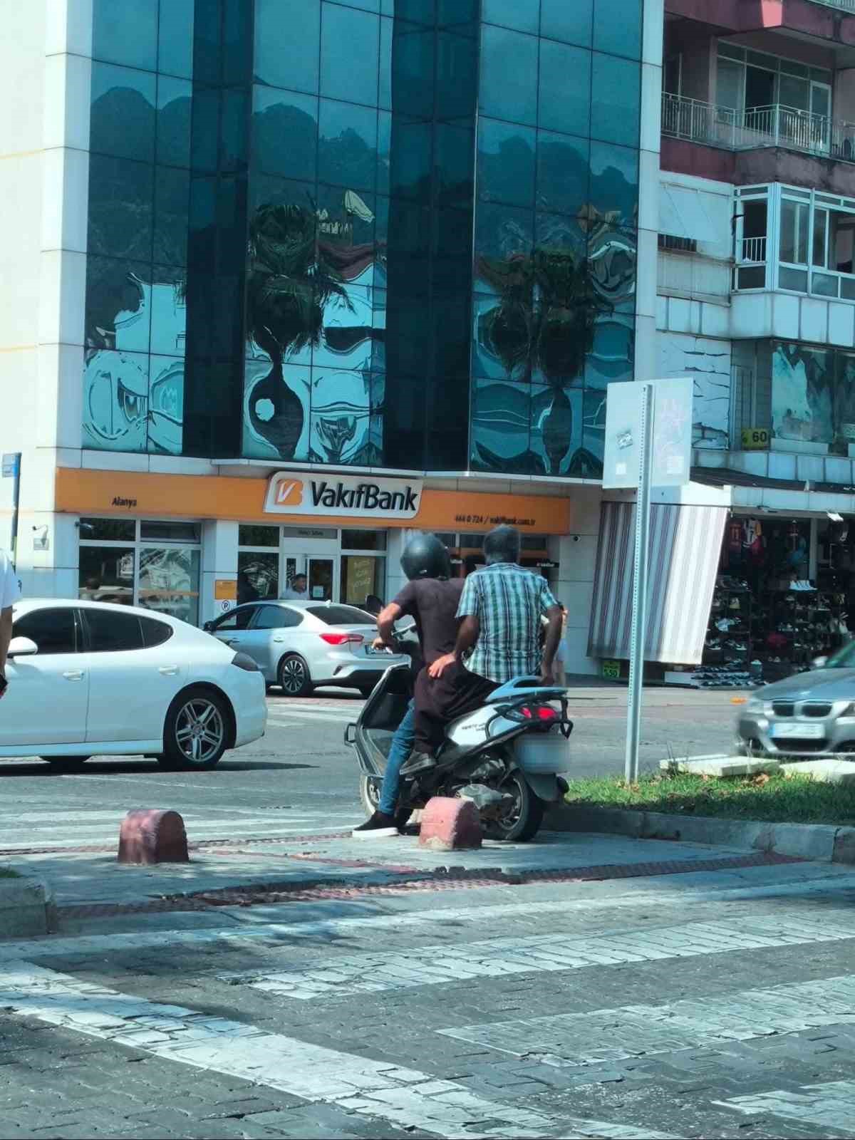 Alanya’da yaya yolları ve kaldırım işgali yapan motosikletlere 136 bin TL ceza