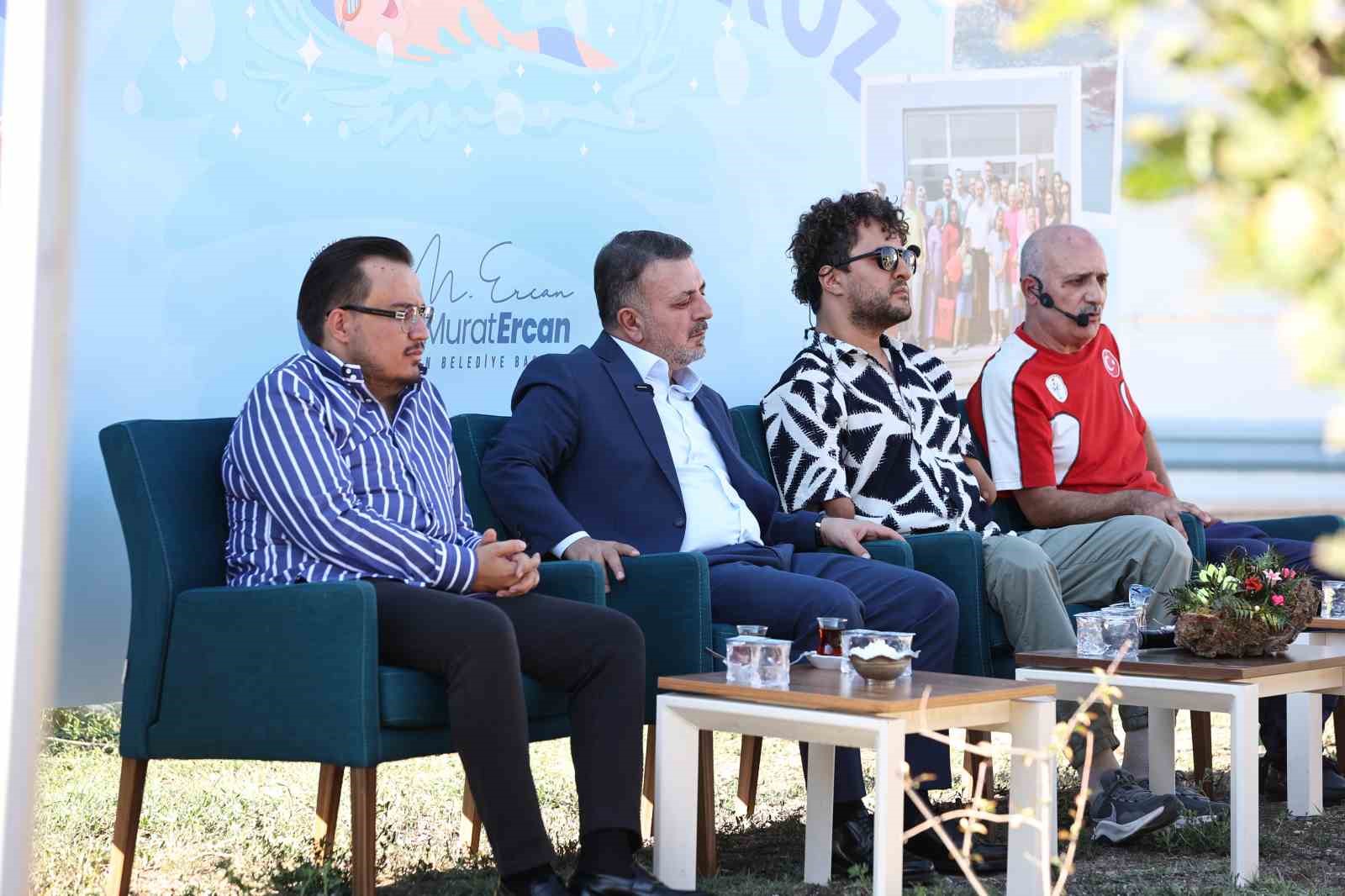 Milli yüzücü Hamit Demir, başarı hikayesini Sincan’da paylaştı