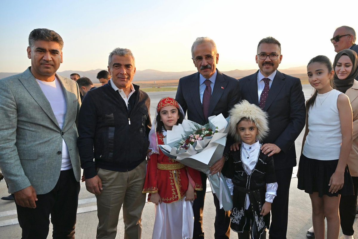 Bakan Uraloğlu hızlı demiryolu hattı temel atma töreni için Iğdır’a gitti