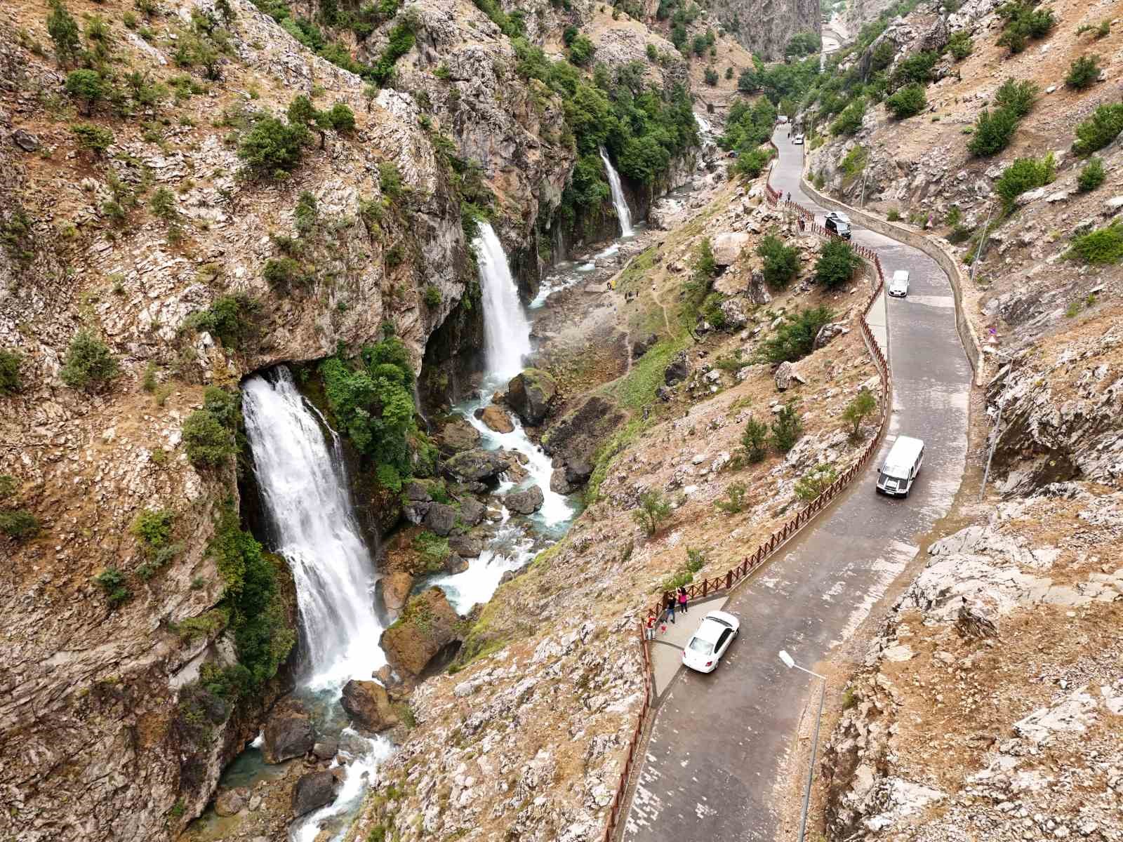 Dünyanın en yüksekteki ikinci şelalesi havadan görüntülendi: Eşsiz manzarası kendine hayran bıraktırdı
