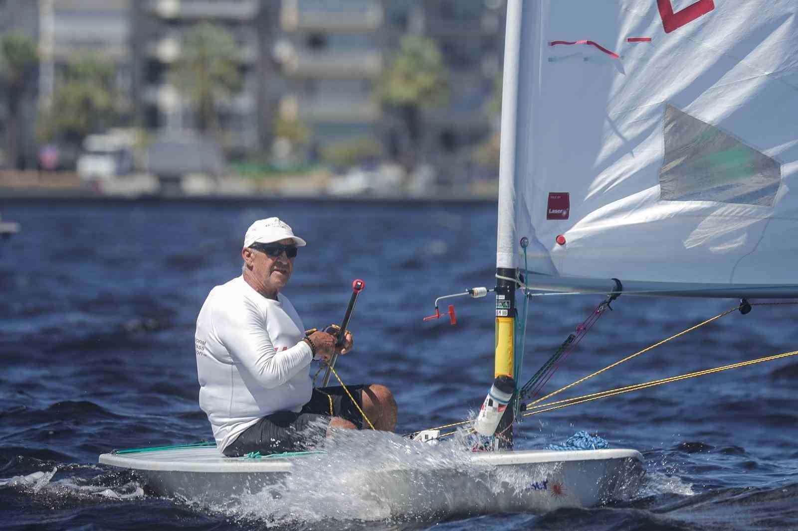 İzmir’de yelken festivali başladı: ILCA Master Türkiye Şampiyonası Karşıyaka’da düzenleniyor