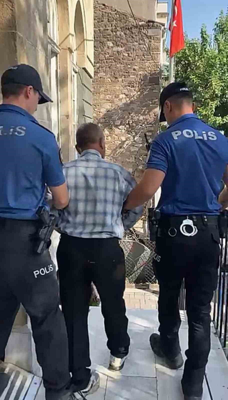 Dolandırıcılıktan 18 yıl hapisle aranıyordu, İzmir’de yakalandı