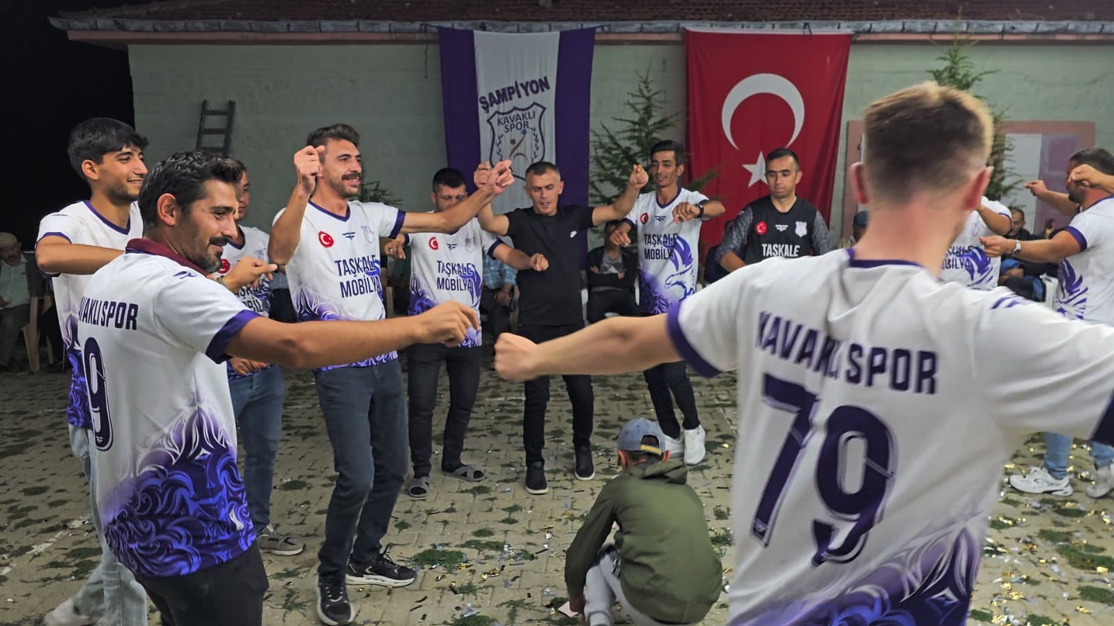 Kavaklı Spor şampiyonluğu coşkuyla kutladı