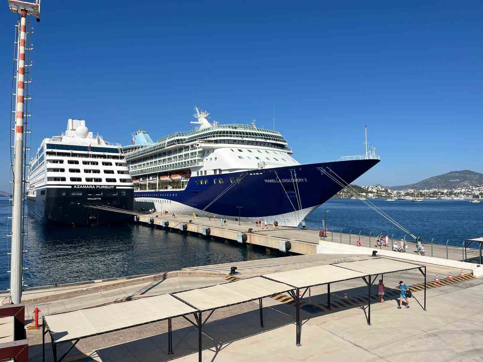 Bodrum’a 2 gemi ile 2 bin 609 turist geldi