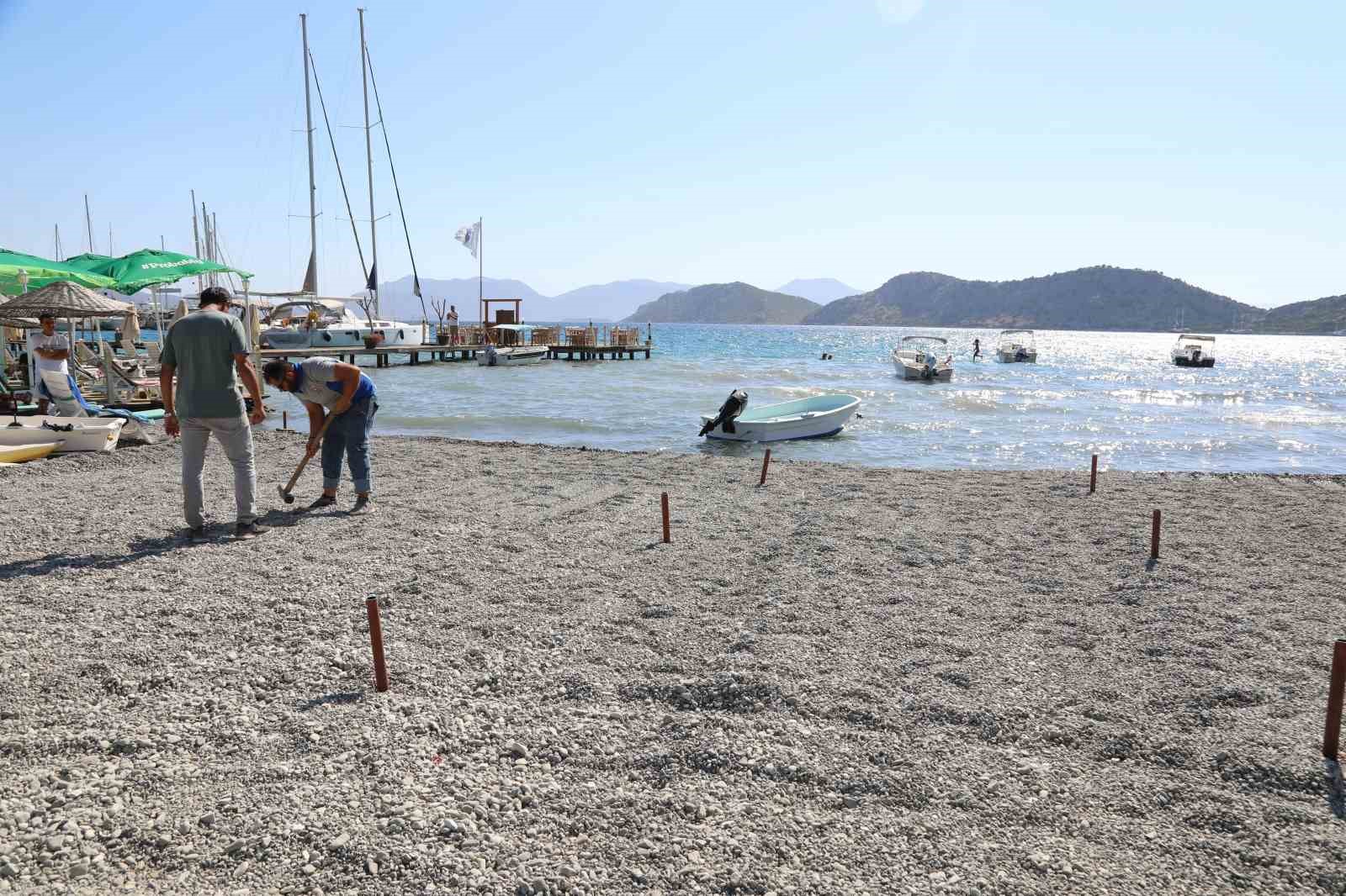 Sezon bitti, Marmaris Belediyesi plajları düzenlemeye başladı