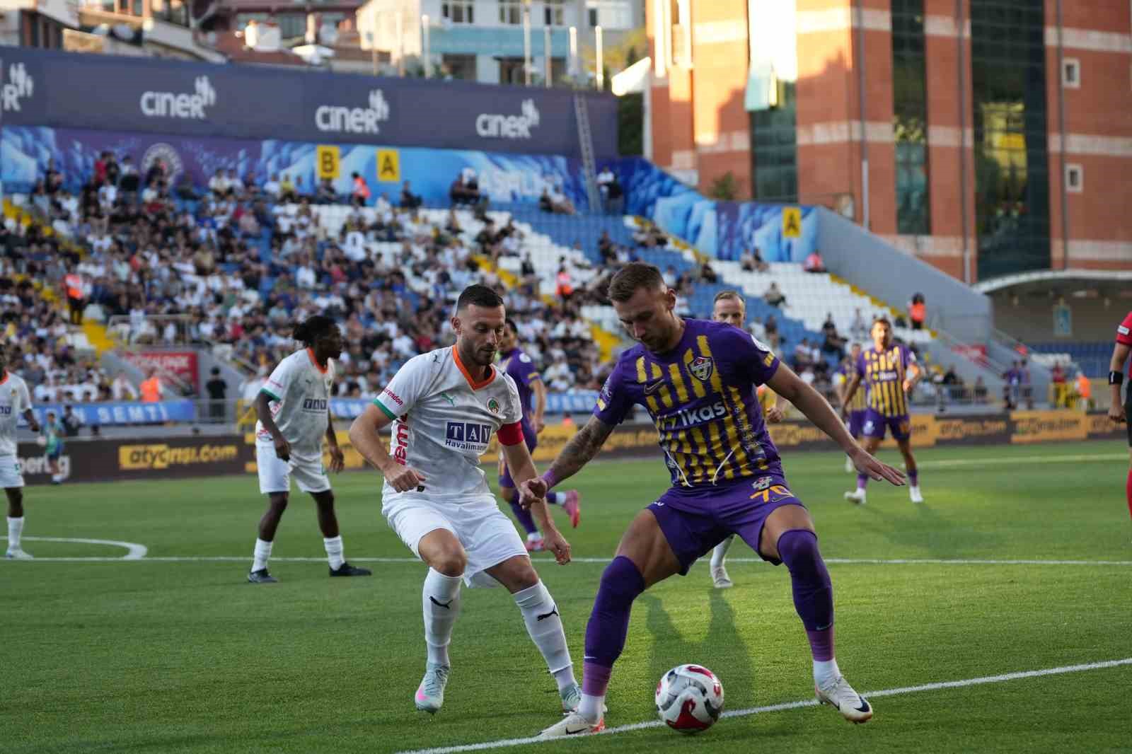 Trendyol Süper Lig: Eyüpspor: 1 - Alanyaspor: 0 (Maç devam ediyor)