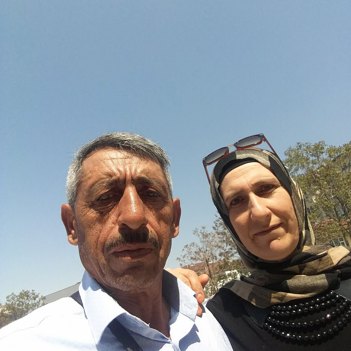 Karısını öldürüp, kendini vurdu