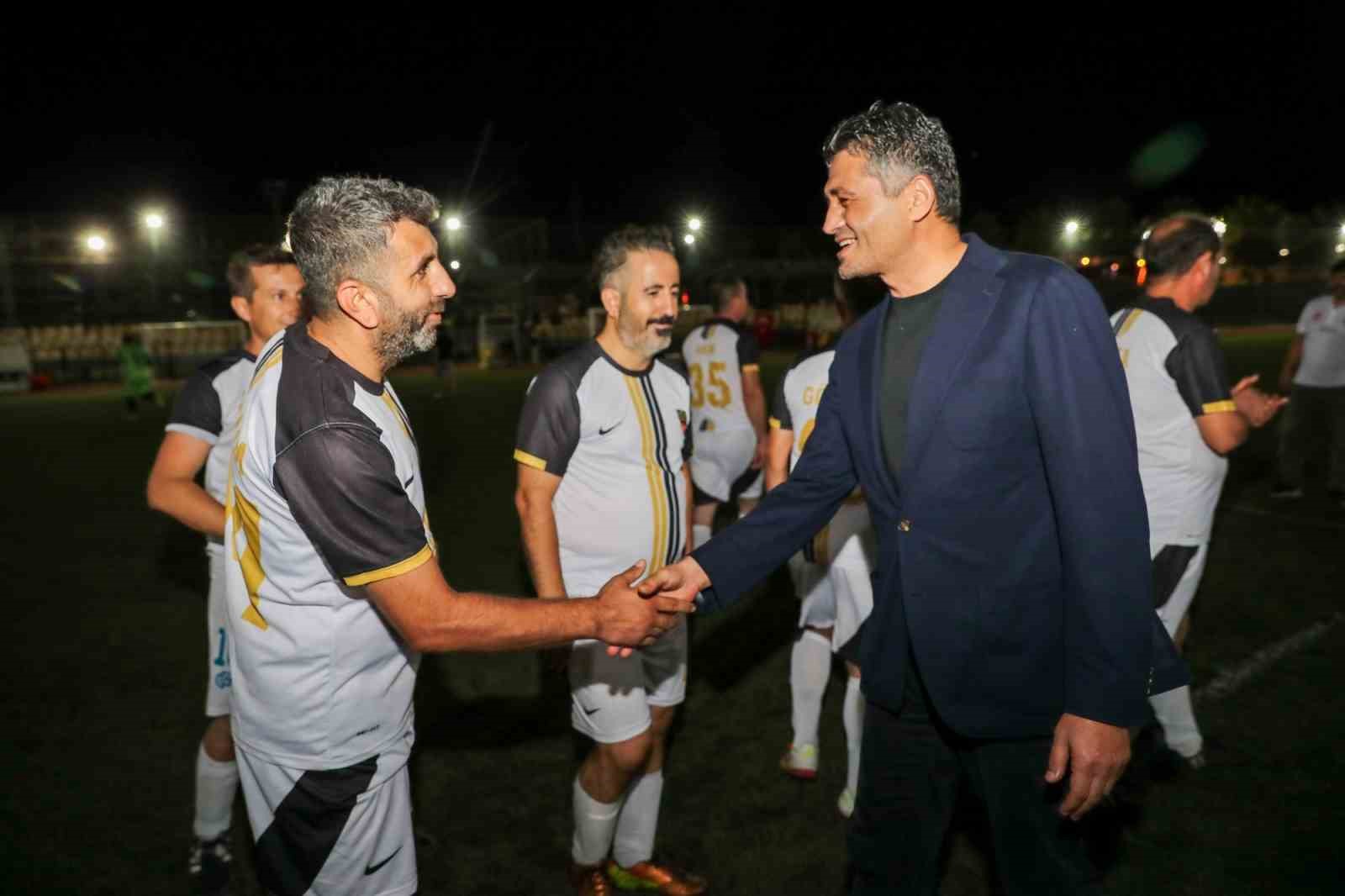 Aliağa 13 Eylül Masterler Futbol Turnuvası başladı