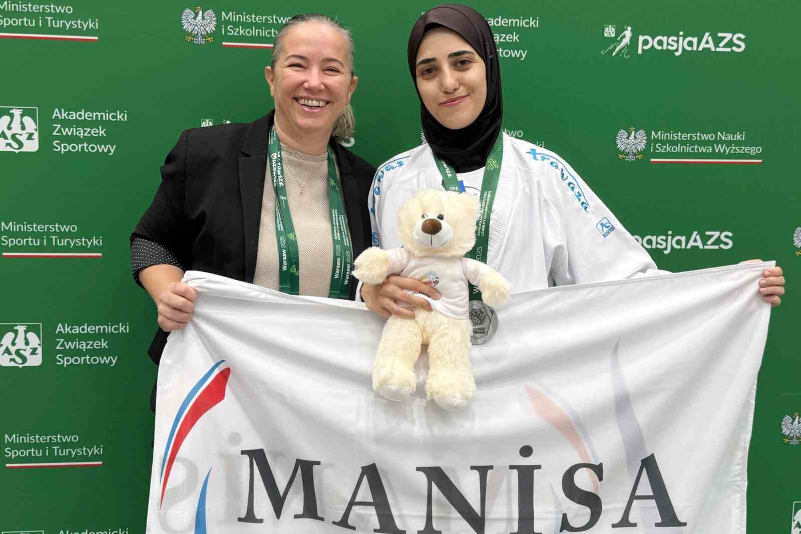 MCBÜ sporcusu karatede Avrupa ikinciliği kazandı