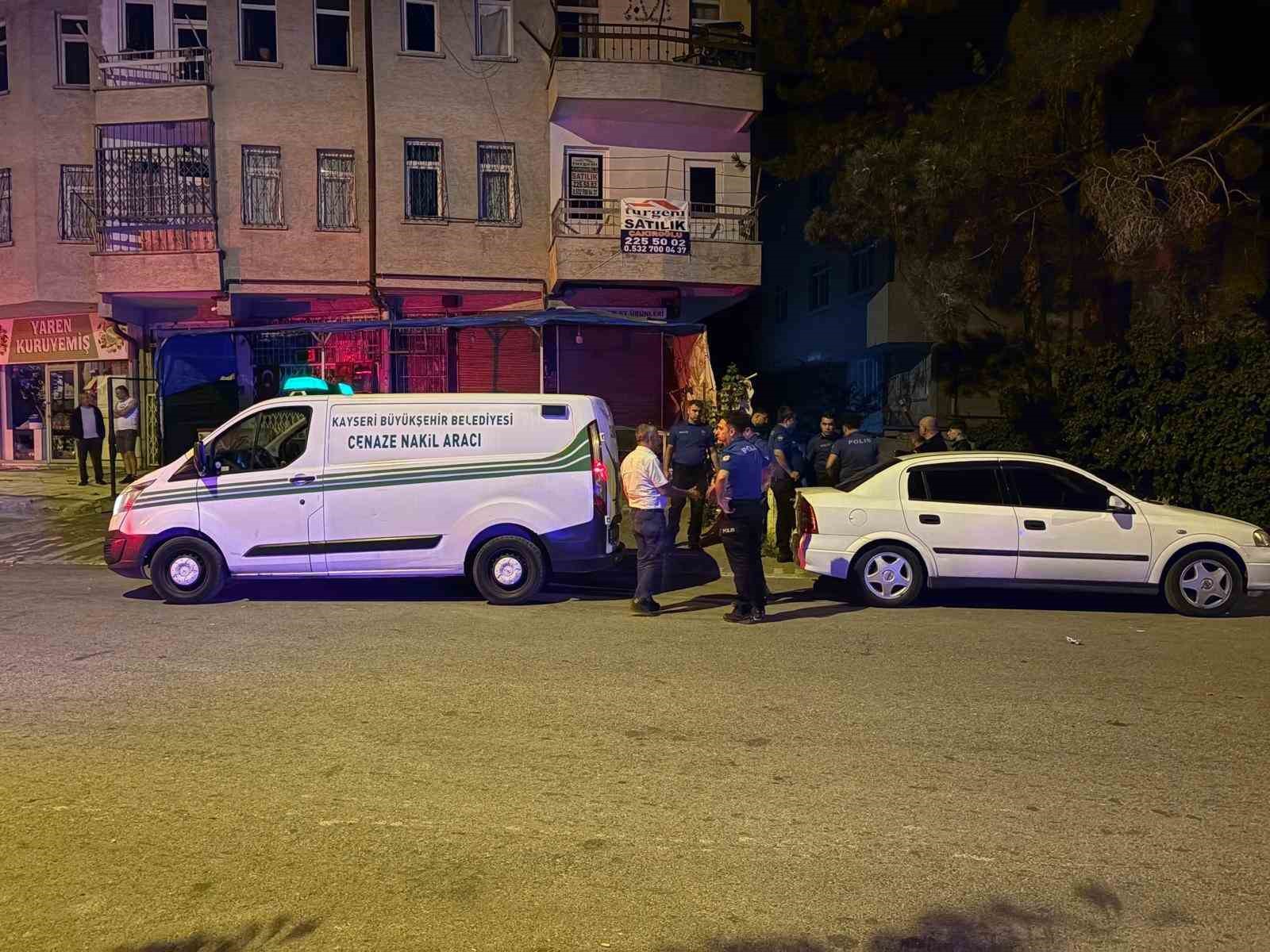 Eşi tarafından terk edilen genç adam yaşamına son verdi