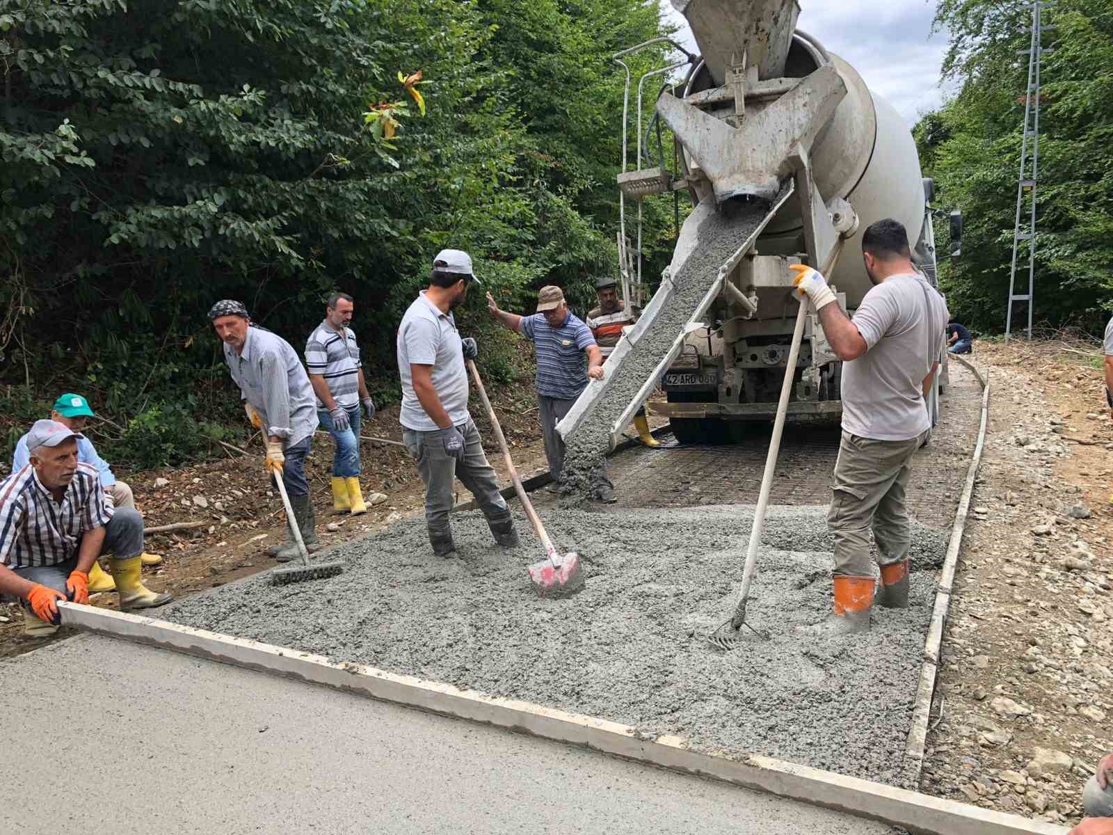 Sinop’ta köylüler kendi yollarını yaptı: 