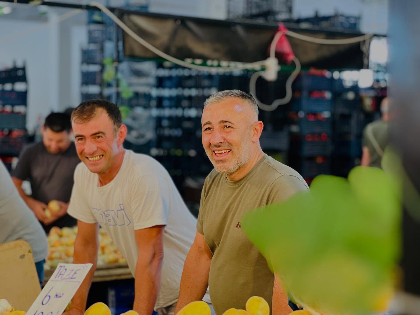 AK Parti Bilecik İl Başkanı Yıldırım, pazar yerinde vatandaşlarla buluştu