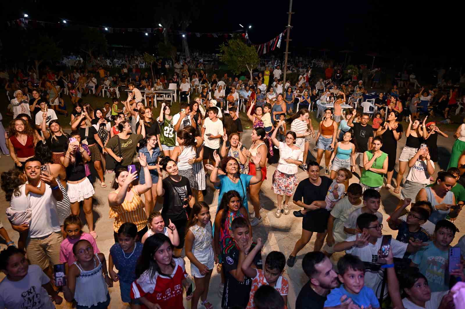 Mersin’de yazın son günleri konserlerle şenlendi