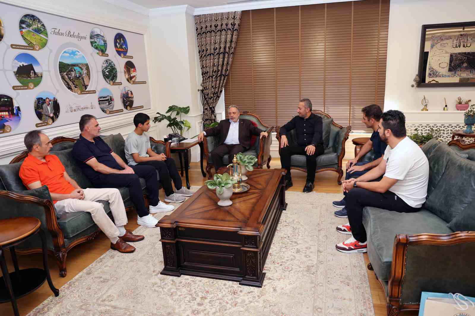 Talas Belediyespor’un gururu Mustafa Çiğdem’den Başkan Yalçın’a ziyaret