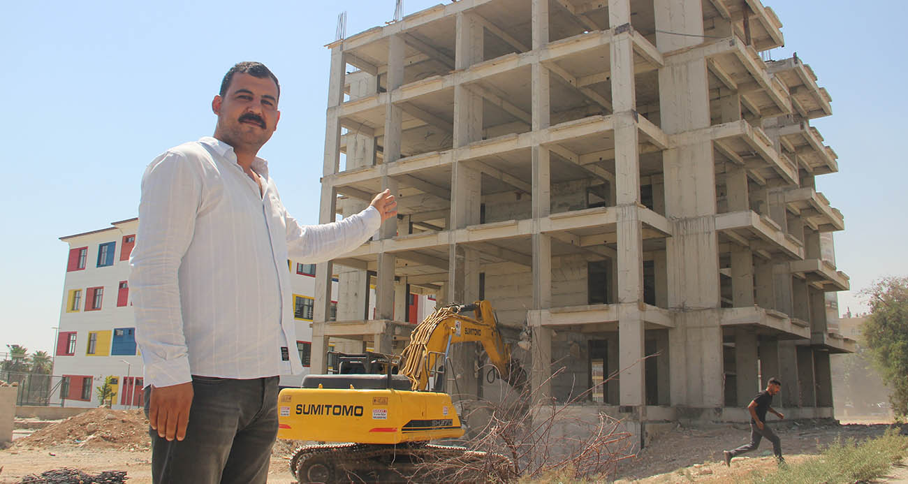 Müteahhit kendisini ihbar etti: Bina mühürlenerek yıkımı yapıldı