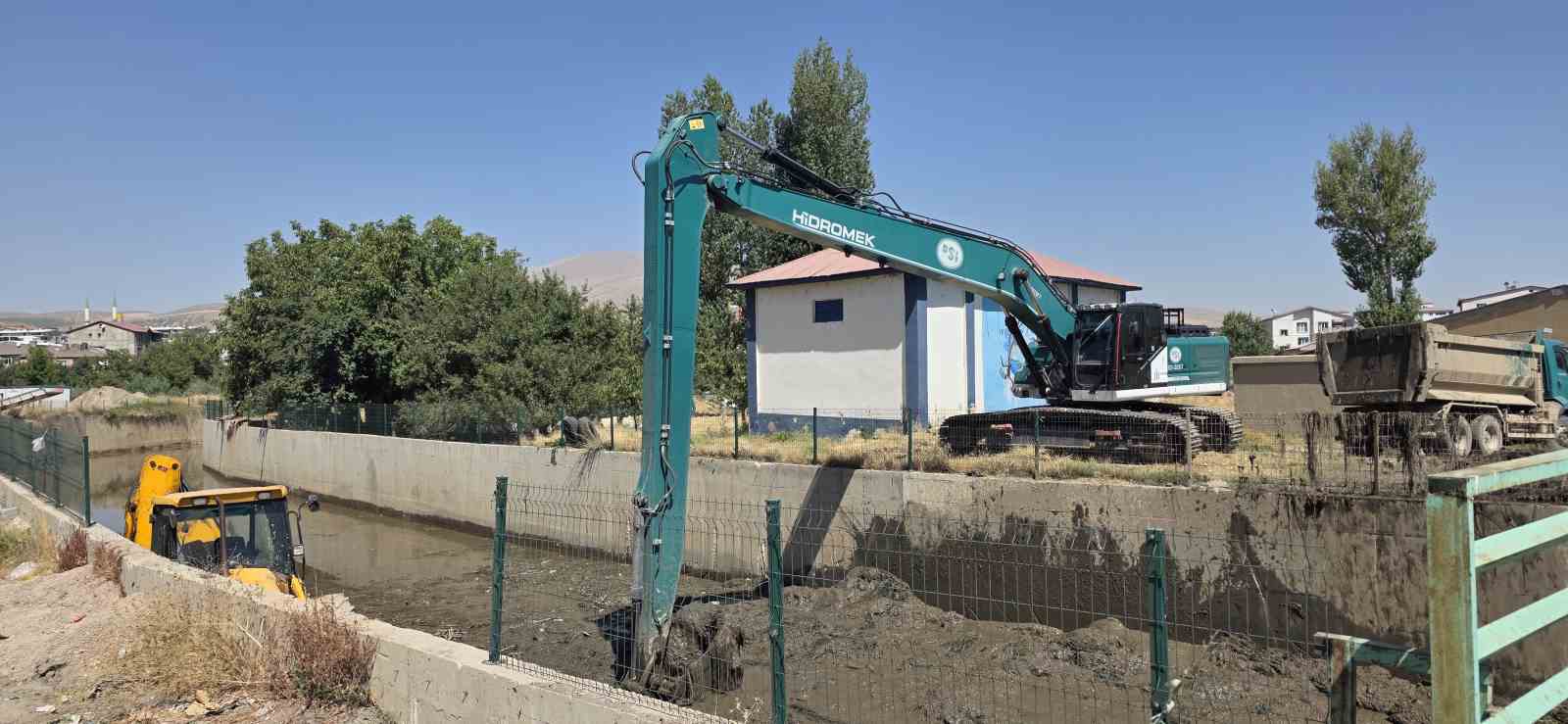 Tatvan’da dere temizliği çalışması yapıldı