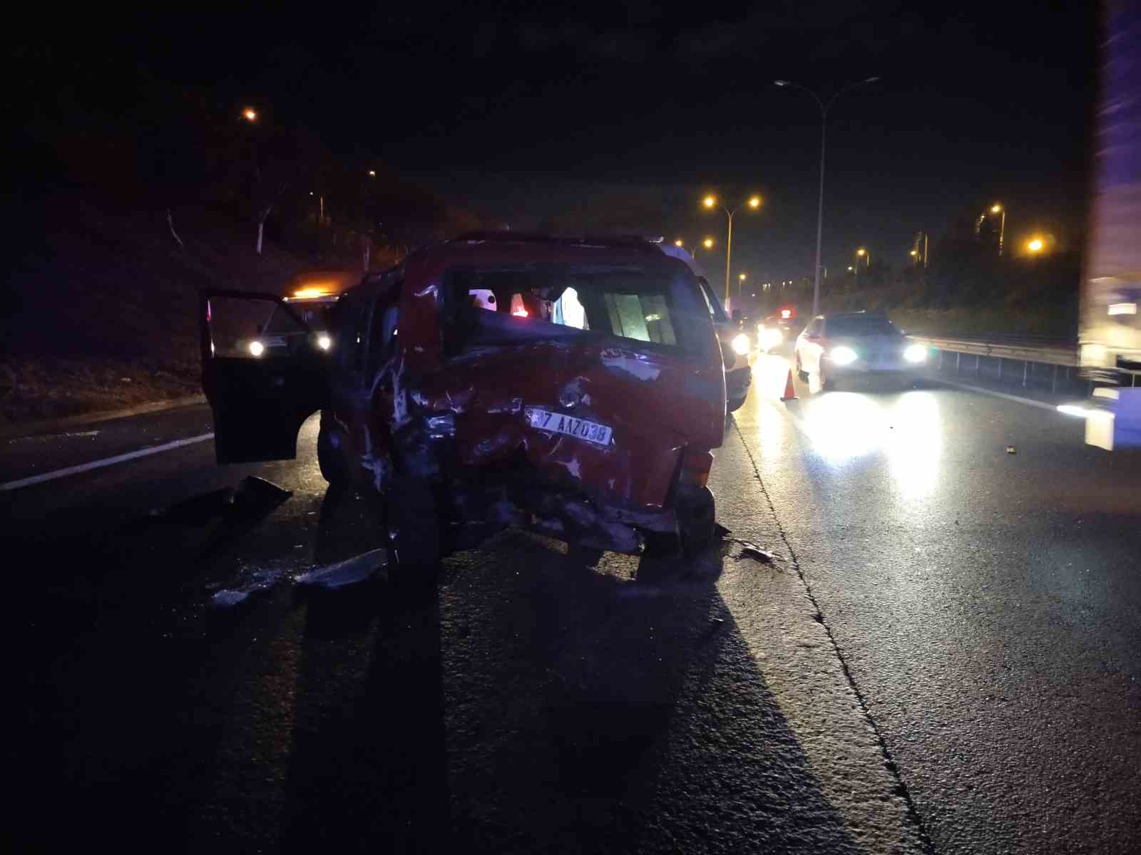 Sultanbeyli’de 2 minibüs çarpıştı: 9 yaralı