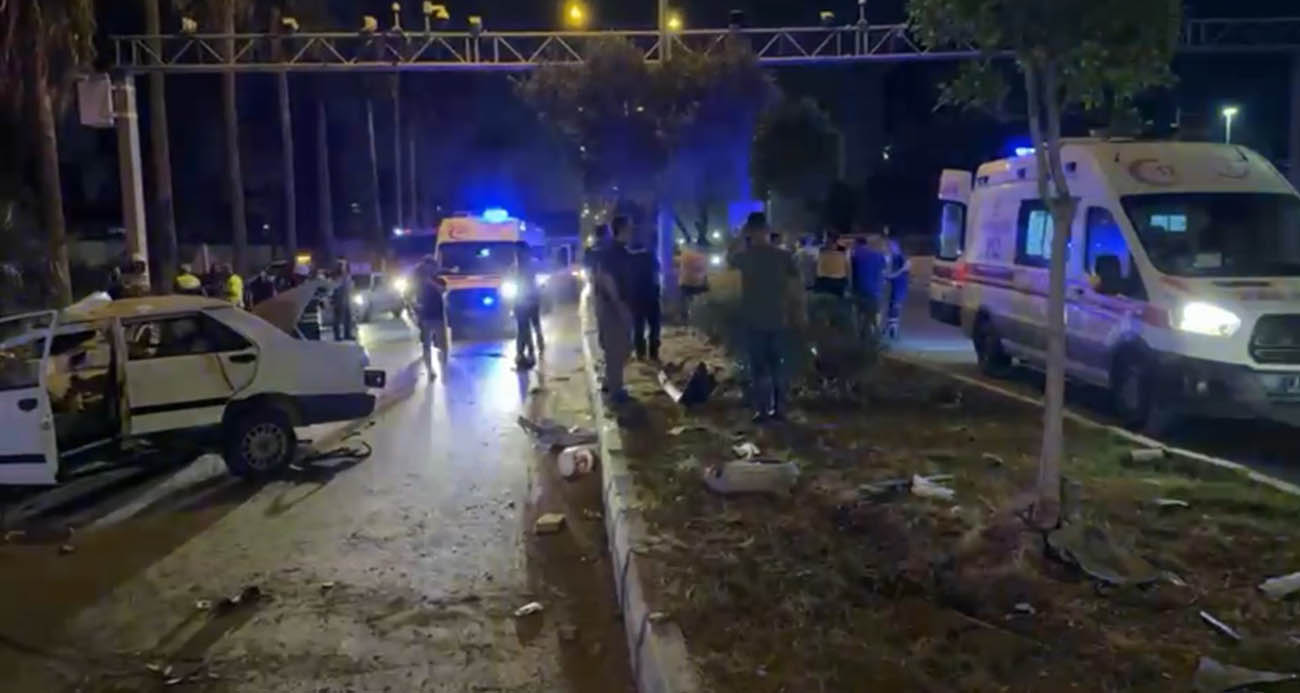 Elektrik direğine çarpan Tofaş hurdaya döndü: 2’si ağır 4 yaralı