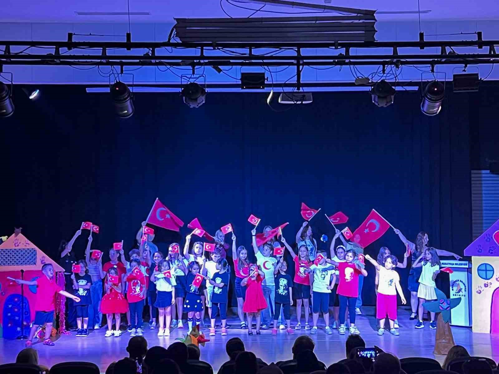 Drama eğitiminden sahneye: Miniklerden 