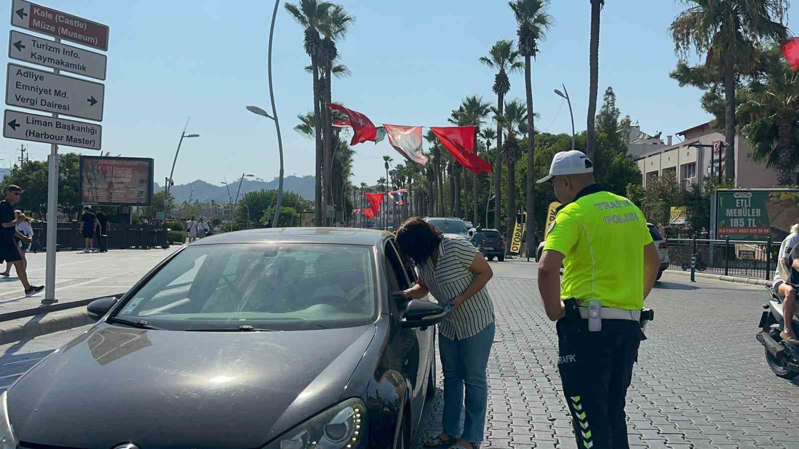 Marmaris’te araçlara tütün kullanımına yönelik denetim