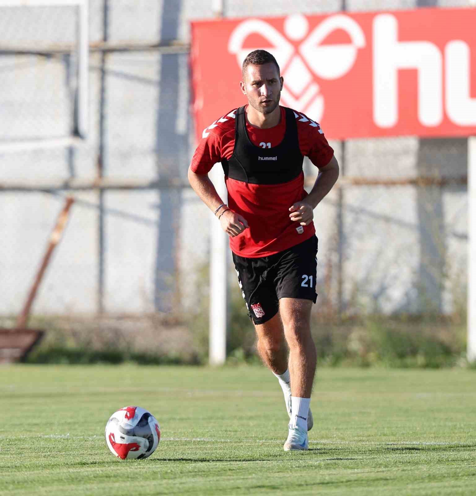 Sivasspor’da Simic, Sabah FC’ye transfer oldu