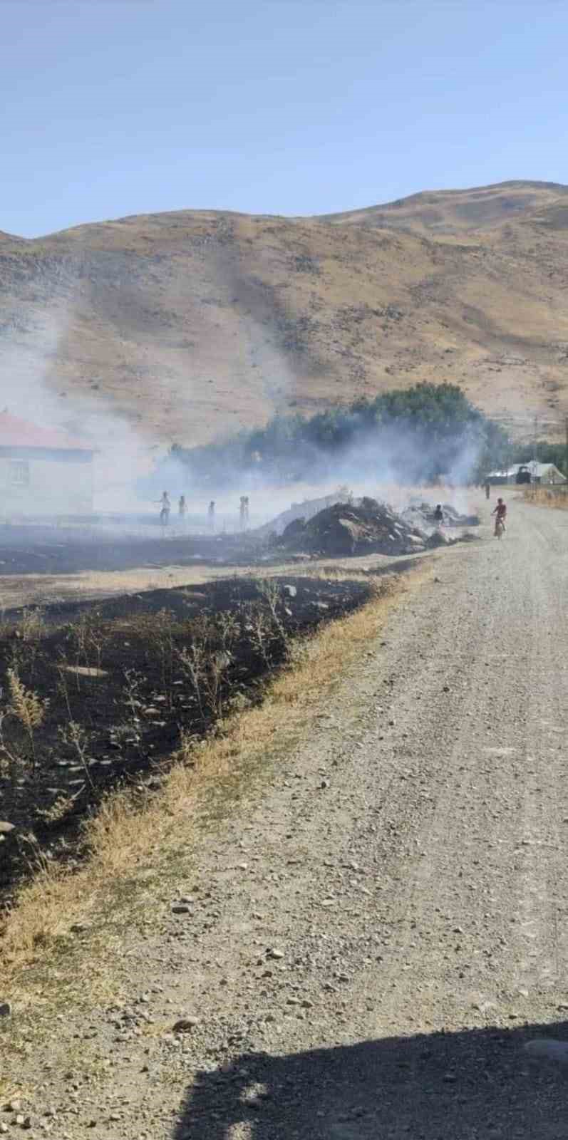 Tutak’ta mera yangını korkuya neden oldu