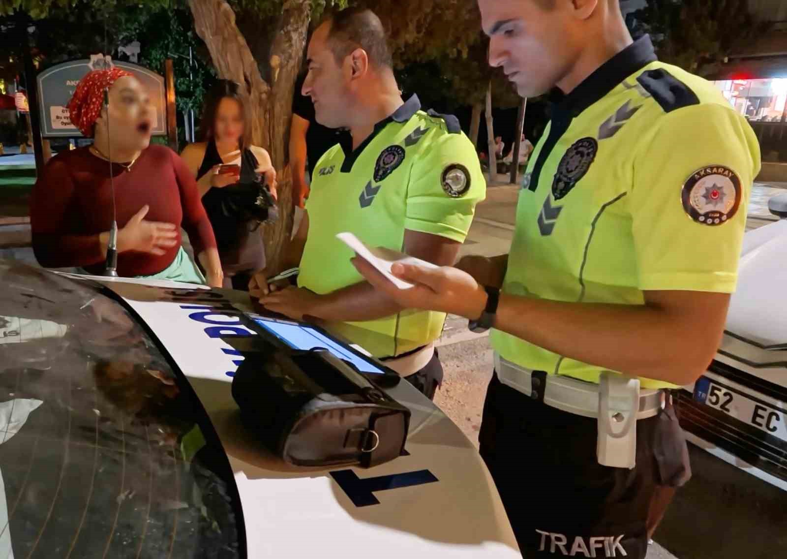 Alkollü kadın sürücü, kendini uyaran sürücüyü 