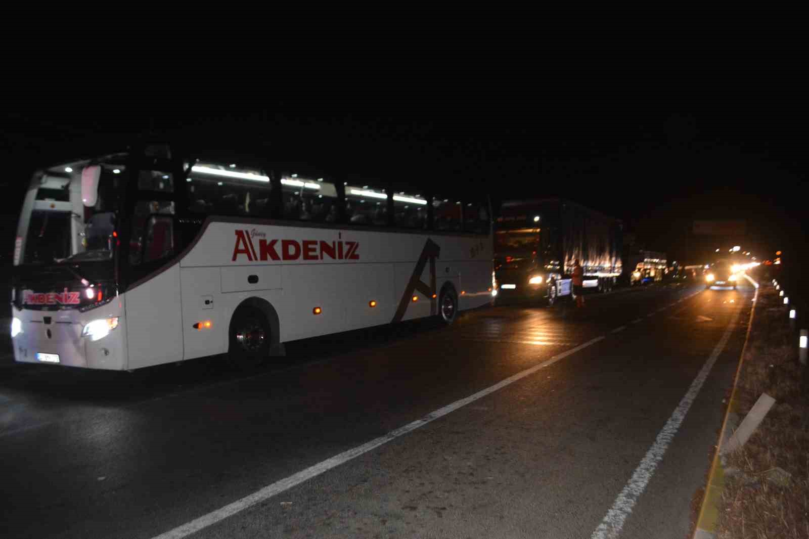 Ayvalık’ta kırmızı ışıkta zincirleme trafik kazası: 1 ölü, 3 yaralı