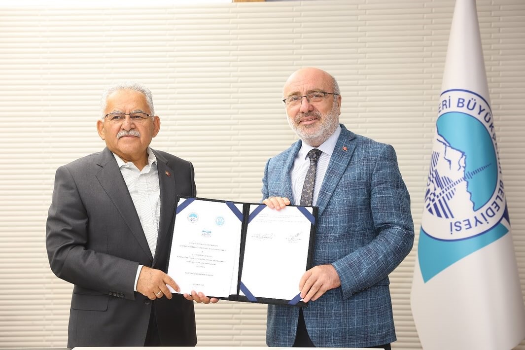 Kayseri Üniversitesi öğrencilerine sanat ve eğitim desteği