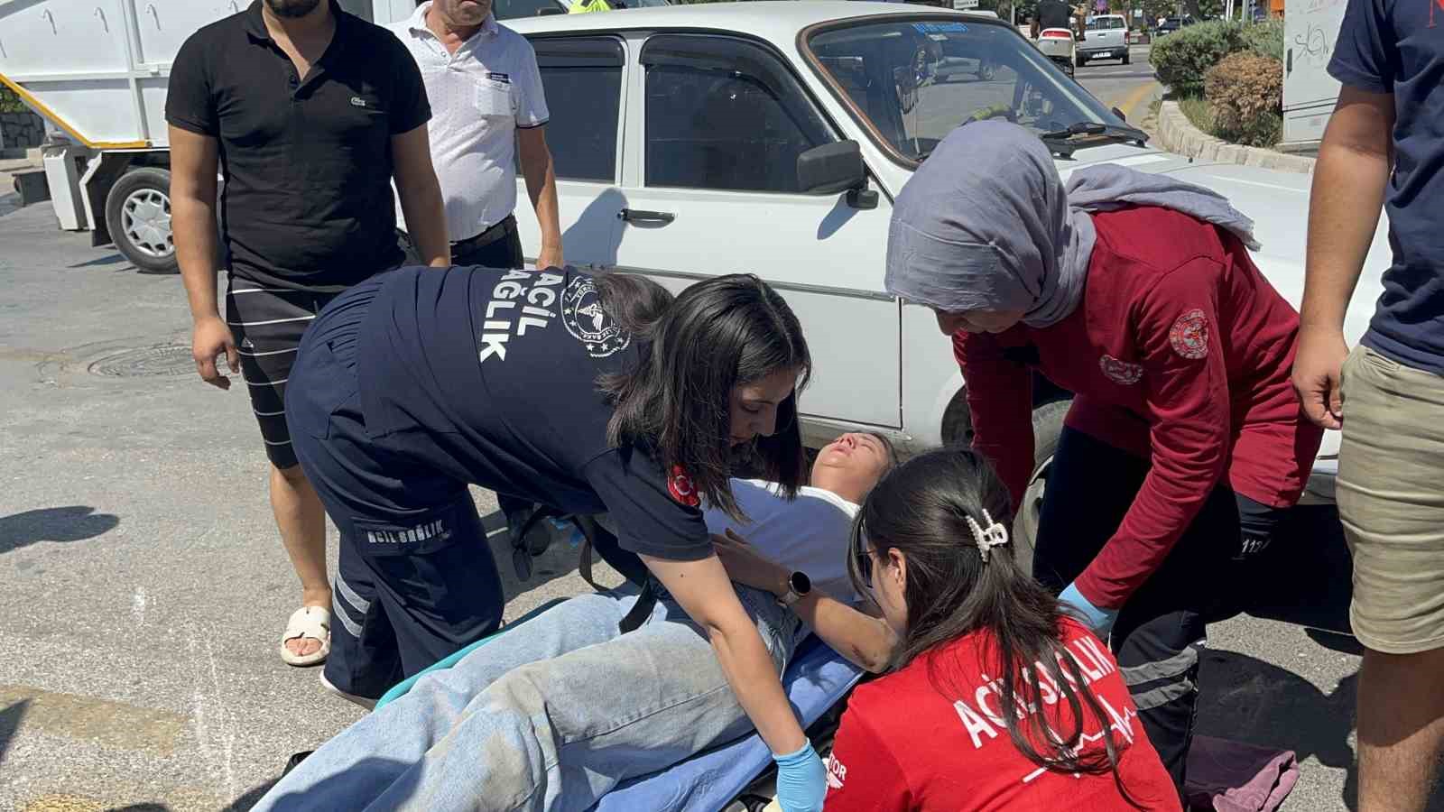 Otomobilin çarptığı motosikletli hamile kadın yaralandı