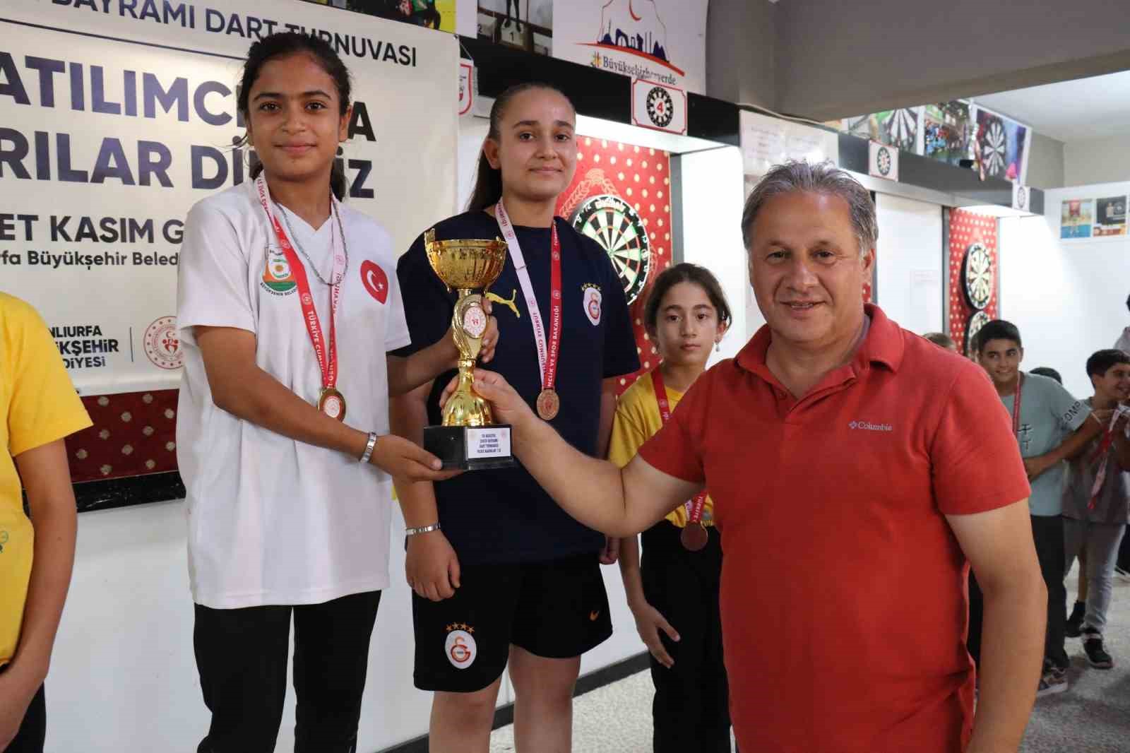 Zafer Bayramı Dart Turnuvasında ödüller sahiplerini buldu