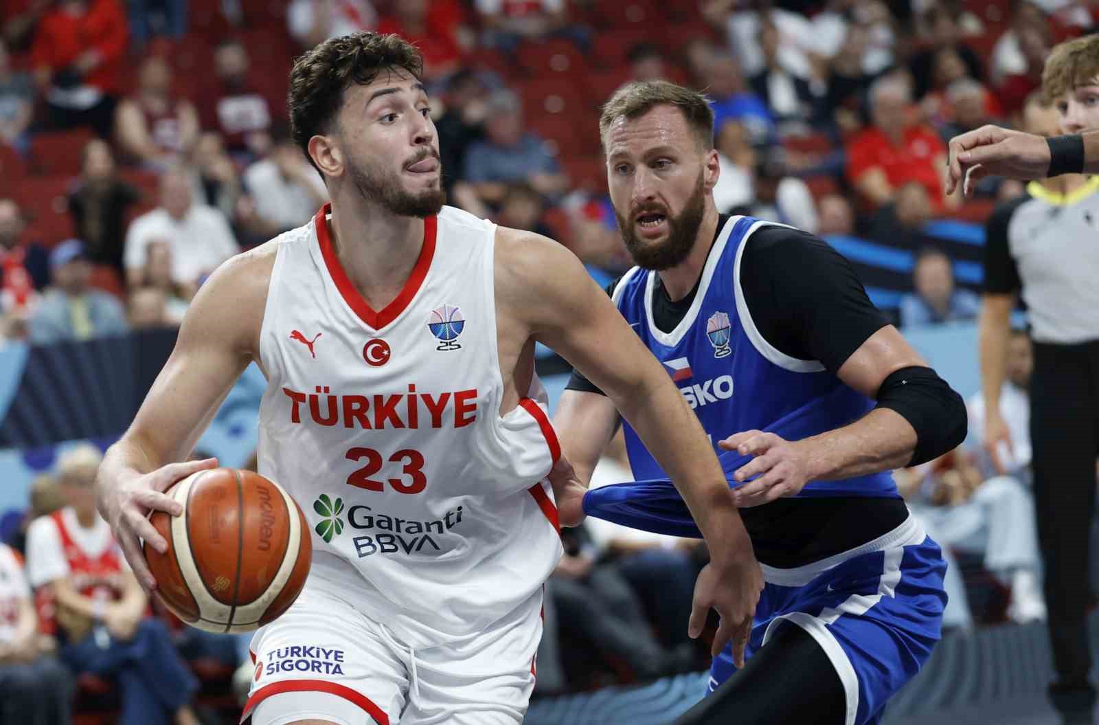 12 Dev Adam, Çekya’yı farklı mağlup etti