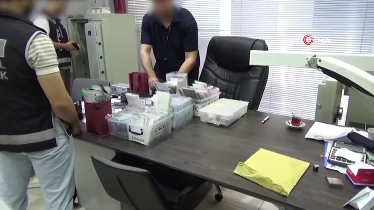 Kapalıçarşı’da kaçak pırlanta operasyonunda gözaltına alınan 30 şüpheli tutuklandı