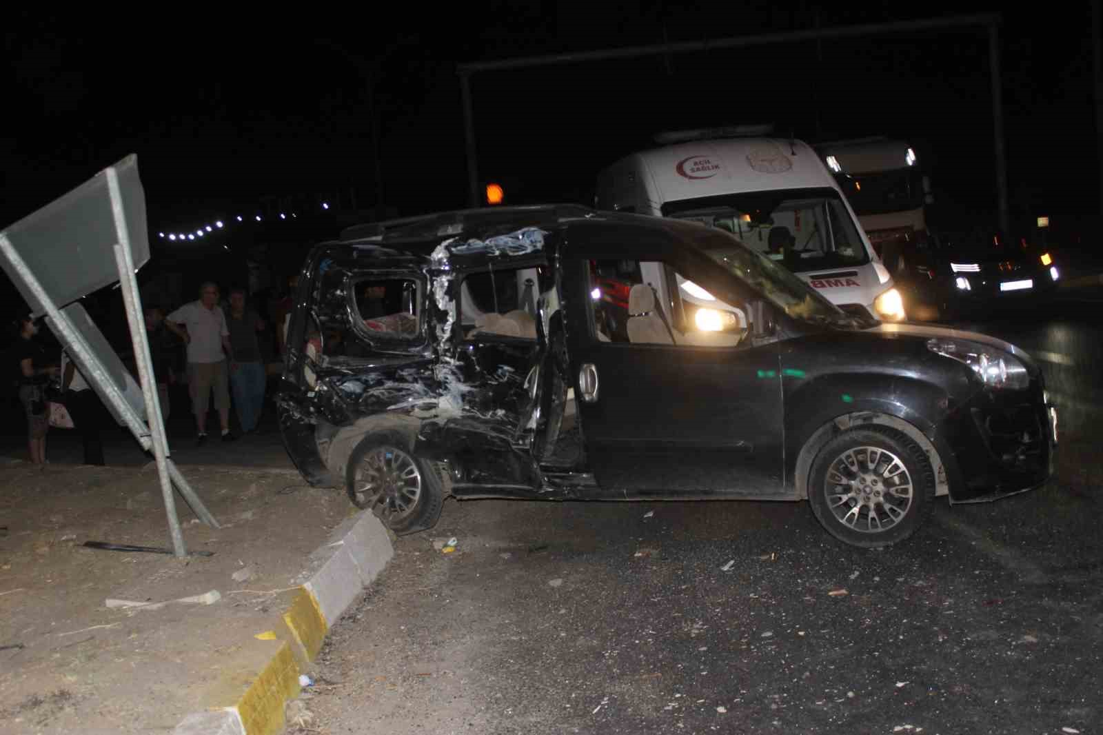 Manisa’da feci kaza: 1 ölü, 2’si ağır 8 yaralı